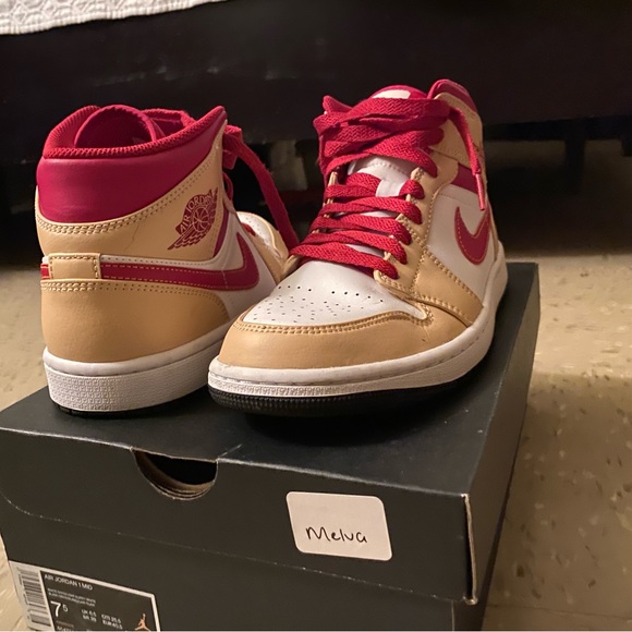 Selling these for 130 there’s 7 1/2 female - Picture 2 of 3